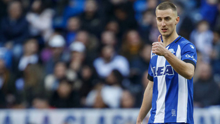 Rodrigo Ely in action for Alaves